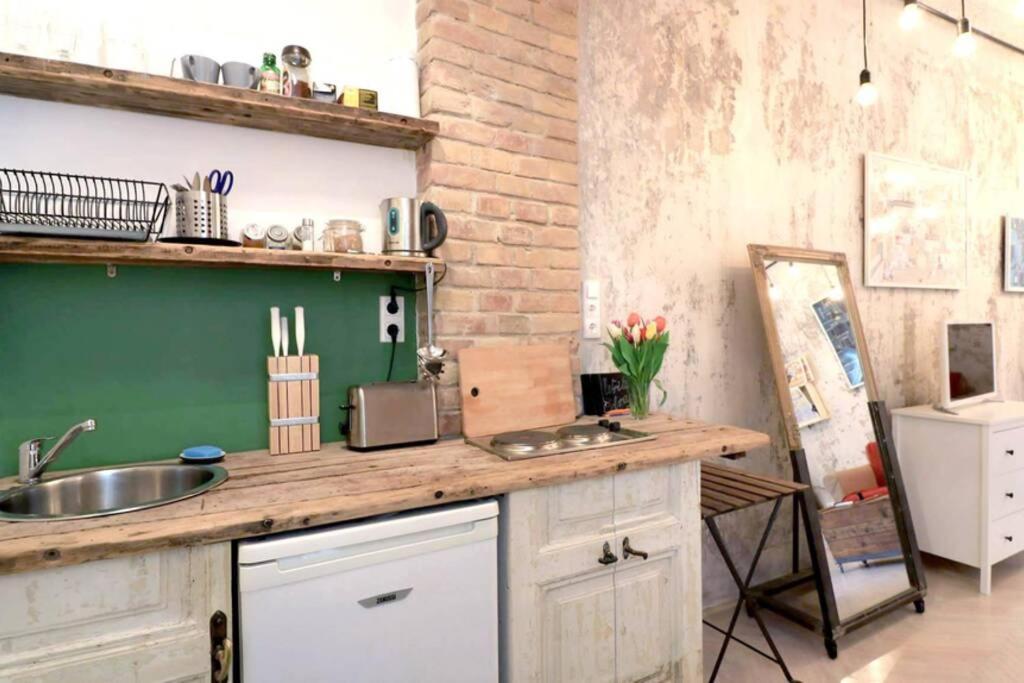 Ferienwohnung Little Corner At The Historic Jewish District With Ac Budapest Exterior foto