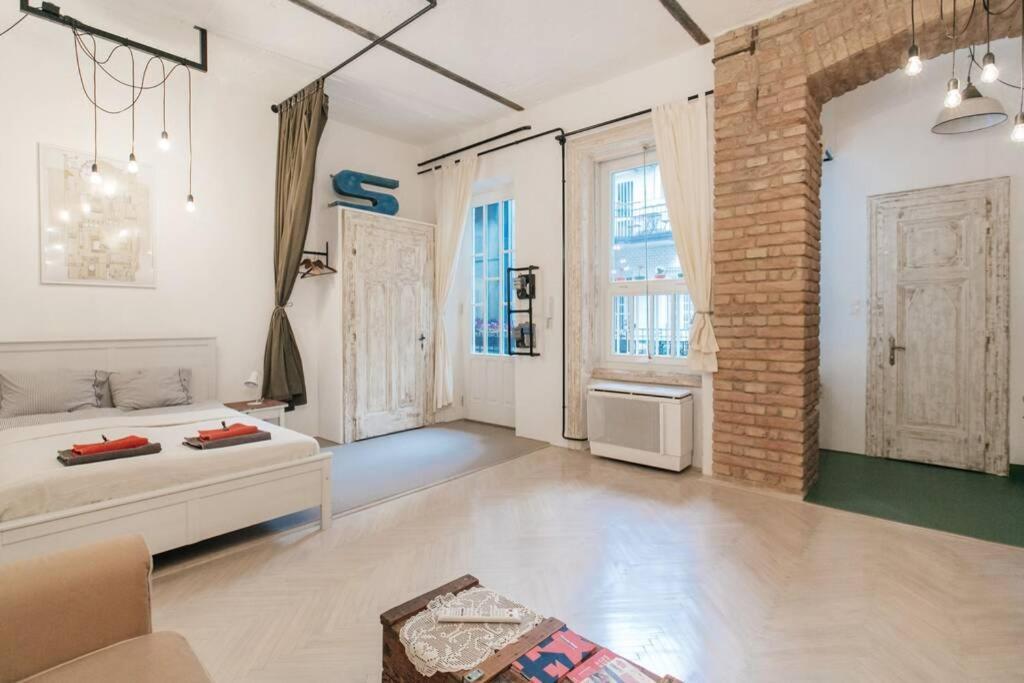 Ferienwohnung Little Corner At The Historic Jewish District With Ac Budapest Exterior foto
